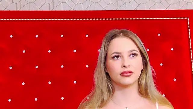 Snapshot of Ellsa_Jean_ chatting on November 19, 2025, 3:28 am Ellsa Jean online show from November 19, 2025, 3:28 am