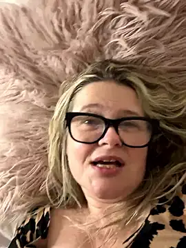 SuzieSub online show from February 1, 2026, 1:26 am