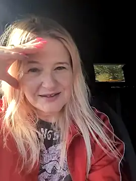 SuzieSub online show from October 11, 2025, 11:55 am