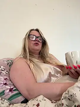 SuzieSub online show from March 5, 2026, 8:55 am