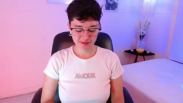 jeroharper online show from October 6, 2025, 1:23 pm