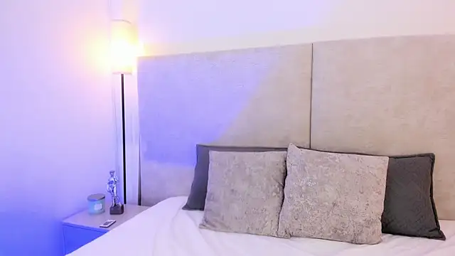 Hanna gomeez  online show from April 15, 2026, 7:18 pm