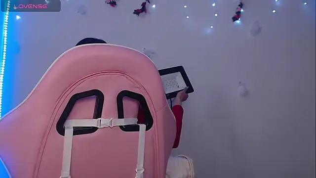 Lia  1 online show from November 16, 2025, 7:07 pm