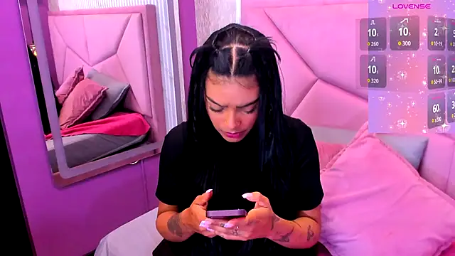 Snapshot of EmmaEbony_ chatting on November 15, 2025, 10:19 am EmmaEbony online show from November 15, 2025, 10:19 am