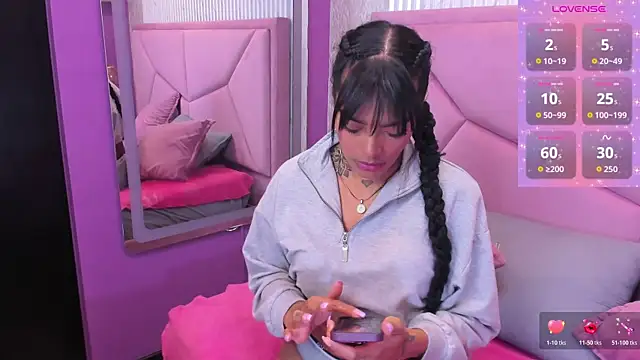 Snapshot of EmmaEbony_ chatting on November 25, 2025, 12:27 pm EmmaEbony online show from November 25, 2025, 12:27 pm