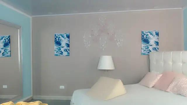 maddissonivanova online show from February 10, 2026, 7:02 pm