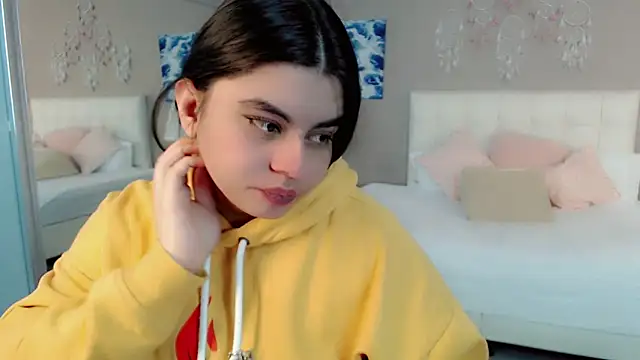 maddissonivanova online show from April 8, 2026, 7:48 pm