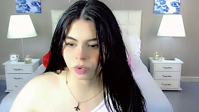 maddissonivanova online show from September 8, 2025, 7:13 pm