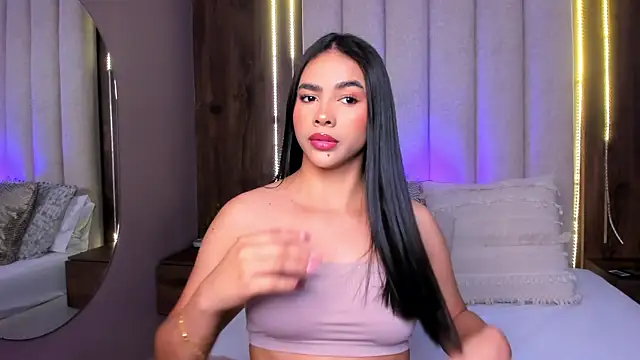 Snapshot of LucySalvatore_ chatting on October 4, 2025, 4:08 pm LucySalvatore online show from October 4, 2025, 4:08 pm