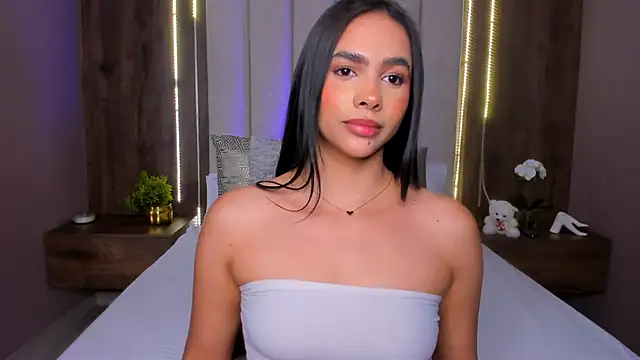 Snapshot of LucySalvatore_ chatting on September 28, 2025, 1:23 am LucySalvatore online show from September 28, 2025, 1:23 am