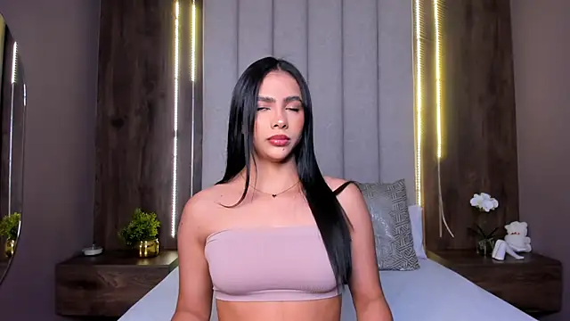 Snapshot of LucySalvatore_ chatting on September 10, 2025, 3:22 pm LucySalvatore online show from September 10, 2025, 3:22 pm