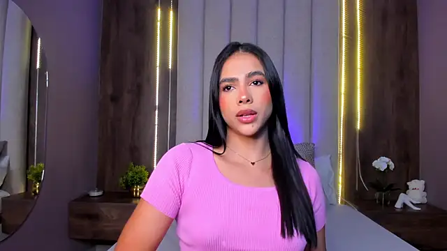 Snapshot of LucySalvatore_ chatting on September 23, 2025, 2:46 pm LucySalvatore online show from September 23, 2025, 2:46 pm