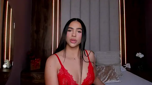 LucySalvatore  online show from May 15, 2026, 11:36 pm