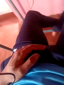 Snapshot of Hunter_ind123 chatting on December 17, 2025, 10:20 am Hunter ind123 online show from December 17, 2025, 10:20 am