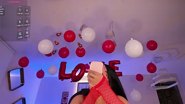 LeahLombardi  online show from February 17, 2026, 4:32 am