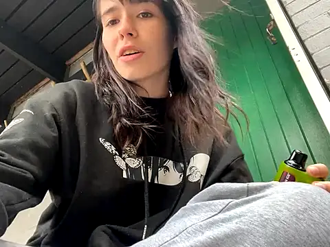 Snapshot of the_holy_t chatting on September 20, 2025, 9:58 am the holy t online show from September 20, 2025, 9:58 am