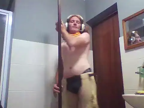 untamedredsnake online show from March 3, 2026, 10:06 pm