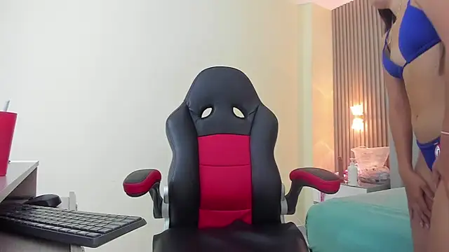 Snapshot of AURORAMARTIN2 chatting on November 5, 2025, 7:39 pm AURORAMARTIN2 online show from November 5, 2025, 7:39 pm