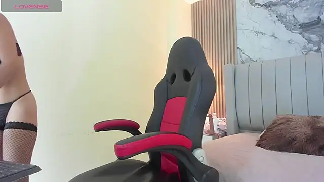 Snapshot of AURORAMARTIN2 chatting on November 13, 2025, 7:40 pm AURORAMARTIN2 online show from November 13, 2025, 7:40 pm