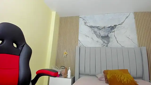 Snapshot of AURORAMARTIN2 chatting on October 22, 2025, 7:35 pm AURORAMARTIN2 online show from October 22, 2025, 7:35 pm