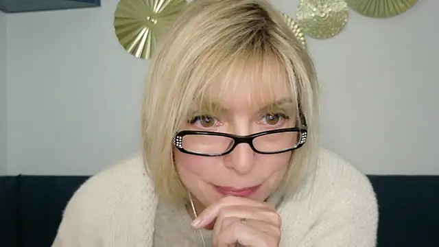 Snapshot of ClassyNAWTYBritMILF chatting on November 7, 2025, 5:28 pm ClassyNAWTYBritMILF online show from November 7, 2025, 5:28 pm