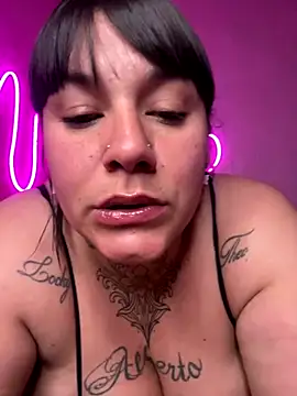 Snapshot of valen1891 chatting on November 19, 2025, 2:11 am valen1891 online show from November 19, 2025, 2:11 am