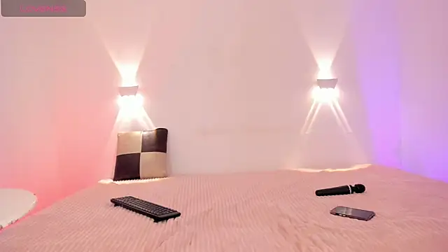 Snapshot of Sol_Vanegas chatting on February 11, 2026, 1:44 pm Sol Vanegas online show from February 11, 2026, 1:44 pm