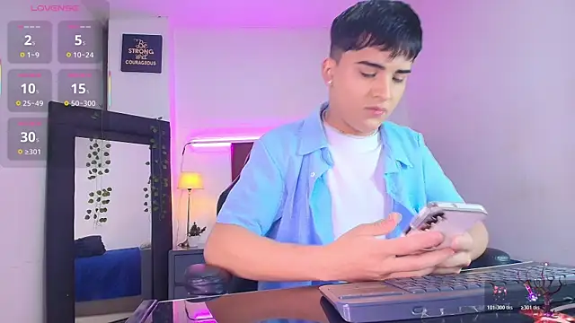 Snapshot of Lucass_love chatting on October 29, 2025, 5:01 pm Lucass love online show from October 29, 2025, 5:01 pm