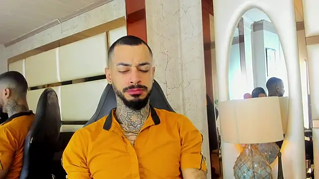 VinzenzRizzo online show from November 26, 2025, 4:23 am