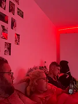 Snapshot of mrandmrsdarkside chatting on September 11, 2025, 7:47 pm mrandmrsdarkside online show from September 11, 2025, 7:47 pm