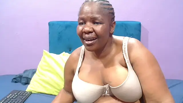 Snapshot of NaughtyChubbyZoe chatting on September 26, 2025, 12:23 pm NaughtyChubbyZoe online show from September 26, 2025, 12:23 pm