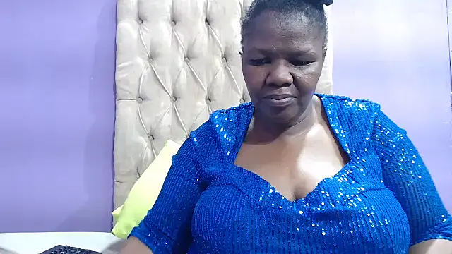 Snapshot of NaughtyChubbyZoe chatting on September 9, 2025, 6:28 pm NaughtyChubbyZoe online show from September 9, 2025, 6:28 pm