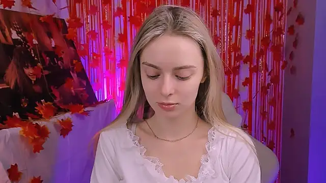 Snapshot of JuliaBrewwer chatting on December 3, 2025, 1:32 pm JuliaBrewwer online show from December 3, 2025, 1:32 pm