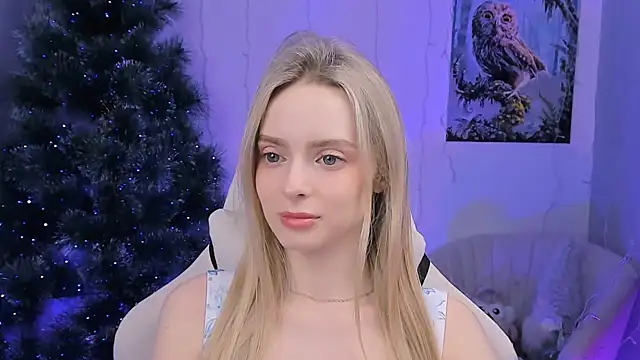 Snapshot of JuliaBrewwer chatting on December 15, 2025, 1:39 pm JuliaBrewwer online show from December 15, 2025, 1:39 pm