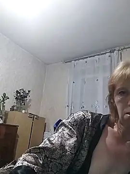 Snapshot of Flower2931 chatting on June 7, 2026, 7:08 pm Flower2931 online show from June 7, 2026, 7:08 pm