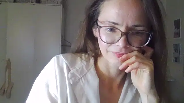 Snapshot of SEA_Dream chatting on May 3, 2026, 4:21 pm SEA Dream online show from May 3, 2026, 4:21 pm