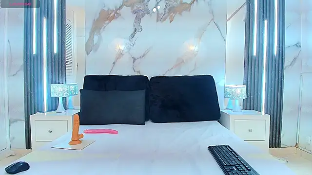 MayaBaker online show from November 11, 2025, 8:47 pm