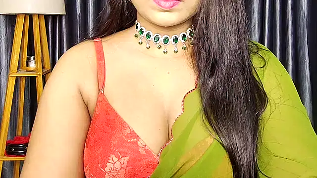 Webrowncouple online show from December 17, 2025, 4:01 pm