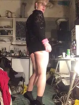 Snapshot of Sissy_Cindy_Whore chatting on October 28, 2025, 3:18 am Sissy Cindy Whore online show from October 28, 2025, 3:18 am