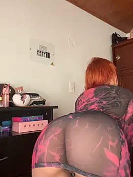 Snapshot of ScarlettRusso1 chatting on October 19, 2025, 1:14 pm ScarlettRusso1 online show from October 19, 2025, 1:14 pm