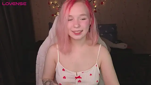 NaomiYoru online show from May 16, 2026, 9:03 pm