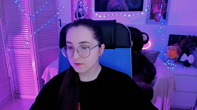 Snapshot of VirtuallVoyant chatting on September 13, 2025, 4:45 am VirtuallVoyant online show from September 13, 2025, 4:45 am