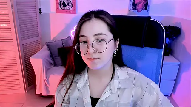 Snapshot of VirtuallVoyant chatting on October 8, 2025, 7:32 am VirtuallVoyant online show from October 8, 2025, 7:32 am