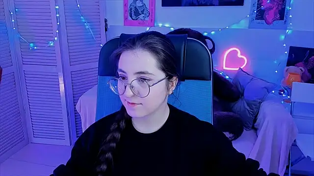 Snapshot of VirtuallVoyant chatting on September 10, 2025, 5:06 am VirtuallVoyant online show from September 10, 2025, 5:06 am