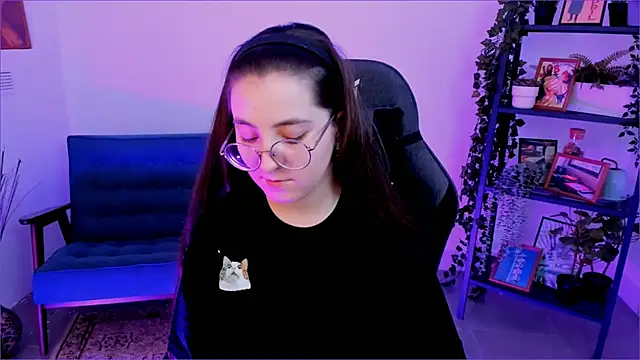 Snapshot of VirtuallVoyant chatting on October 1, 2025, 4:28 am VirtuallVoyant online show from October 1, 2025, 4:28 am