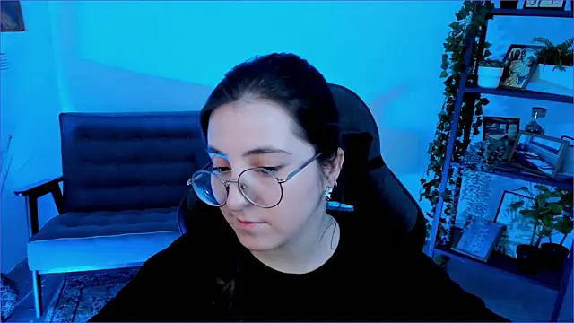 Snapshot of VirtuallVoyant chatting on October 6, 2025, 7:20 am VirtuallVoyant online show from October 6, 2025, 7:20 am