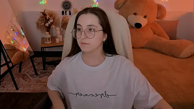 VirtuallVoyant online show from March 28, 2026, 1:28 am