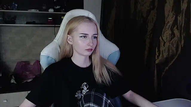 Cutti Crystal online show from March 20, 2026, 7:59 pm