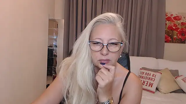 Snapshot of ValeriaSharm chatting on November 12, 2025, 10:08 am ValeriaSharm online show from November 12, 2025, 10:08 am