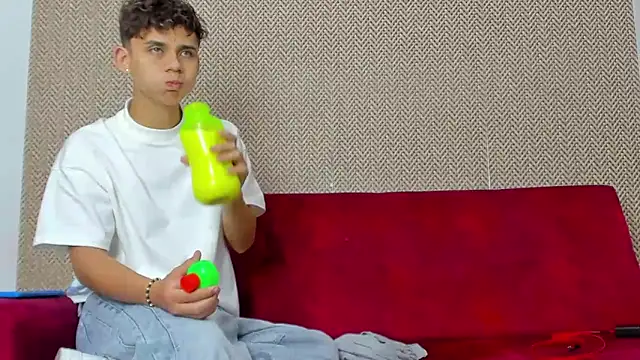 willy sexxx18 online show from February 21, 2026, 8:00 pm